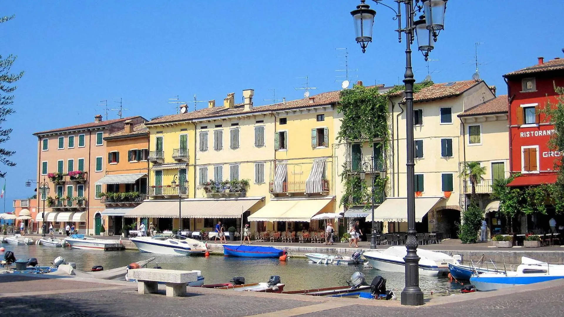 Holiday Home With Nicely Decorated Interior Near Lake Garda Lazise