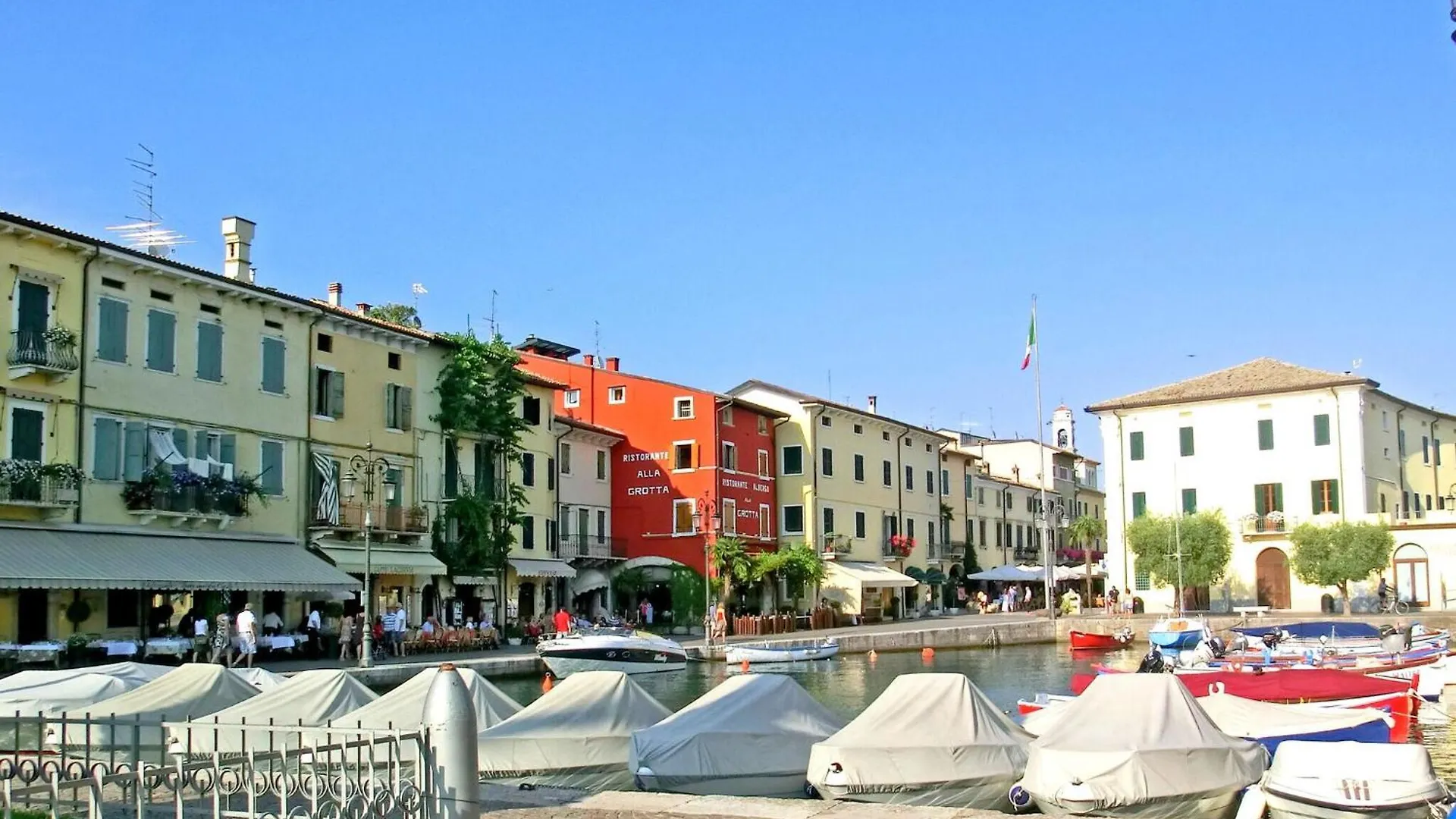 Holiday Home With Nicely Decorated Interior Near Lake Garda Lazise