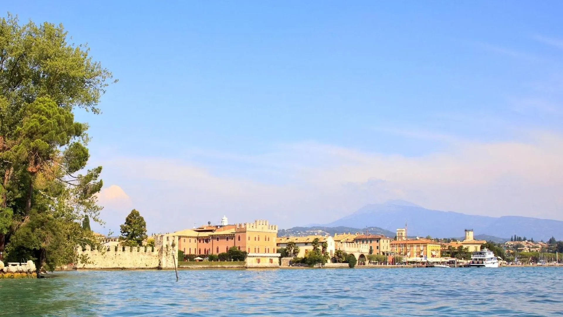 Holiday Home With Nicely Decorated Interior Near Lake Garda Lazise